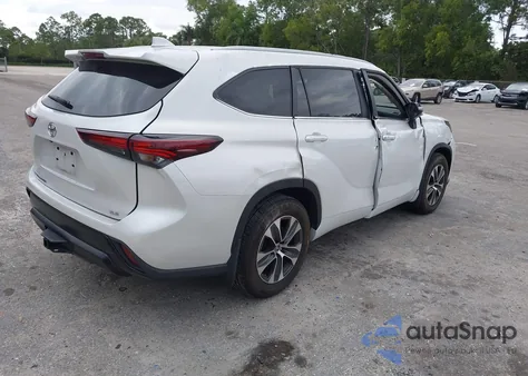 2024 Toyota Highlander Xle z USA, uszkodzony, nr VIN 5TDKDRAH2RS544340